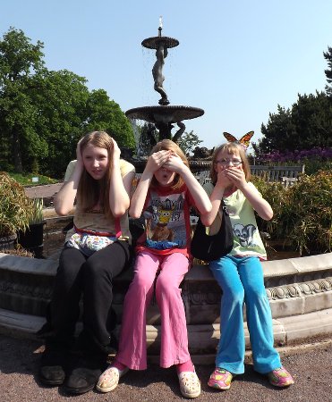 the girls at a fountain as the hear, see, and say no evil monkeys