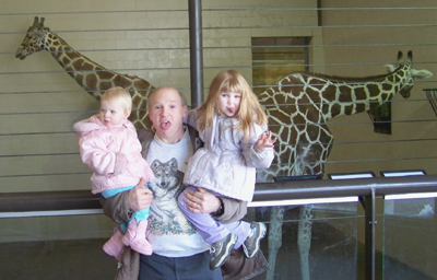 Lee, Anna, and Rosa with some giraffes